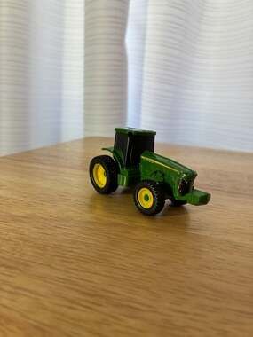 Ertl John Deere Die-Cast 1:64 Scale Farm Tractor Toy
